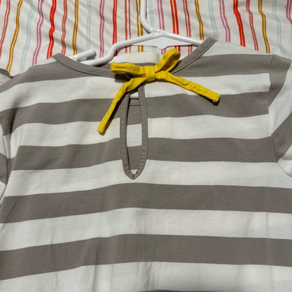 Hanna Andersson Gray and White Striped Dress with Yellow Pocket | Size 130 - Picture 3 of 3
